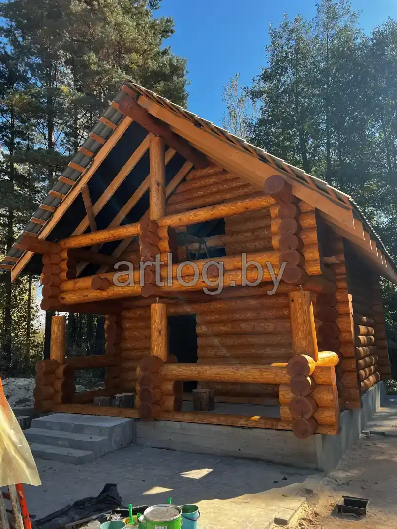 Окрашенный сруб